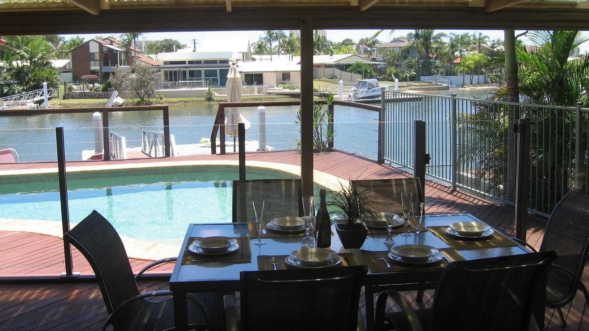 Saltwater Villas - Pet Friendly Accommodation Mooloolaba Australië